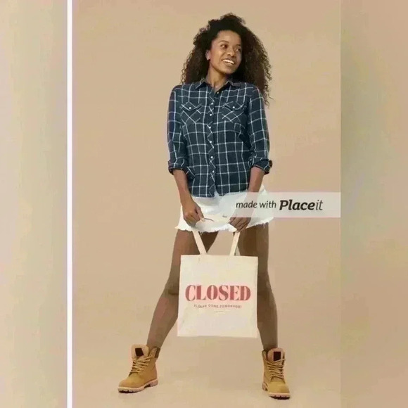 closed in red tote fashionable fashion tote bag - Picture 3 of 3